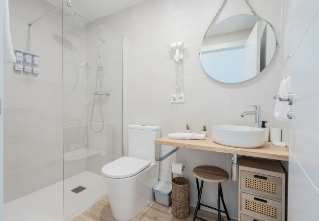 Studio in Valencia - VLC Yako Suite by Host Valencia Studio in Valencia - VLC Yako Suite by Host Valencia