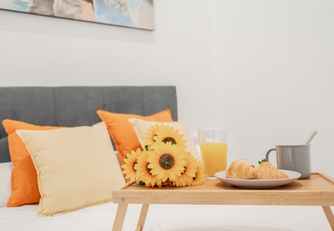 Studio in Valencia - VLC Yako Suite by Host Valencia Studio in Valencia - VLC Yako Suite by Host Valencia